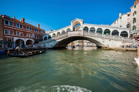 Rialto Bridge with Grand Canal, city trip, holiday, travel, tourism, lagoon city, historical,