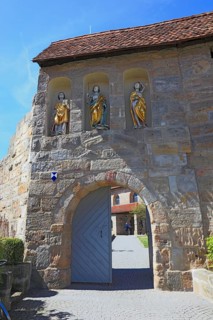 Entrance gate with Gothic wooden sculptures, St Sebastian, St George and St Laurentinus, fortified