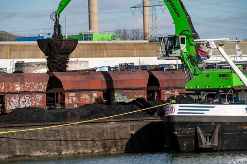 WHE Westthafen Wanne, coal for power stations is transferred from a Belgian cargo ship, coming from