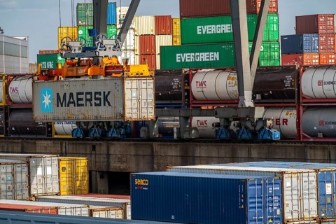 Port of Duisburg Ruhrort, Container freighter being loaded and unloaded at DeCeTe, Duisburg