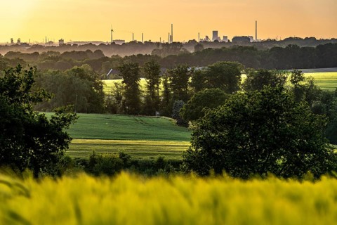 View over the Ruhr valley, to the west, from Mülheim an der Ruhr, in the direction of