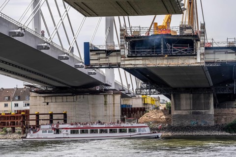 Demolition of the old A40 Rhine bridge Neuenkamp, next to it the first part of the new motorway
