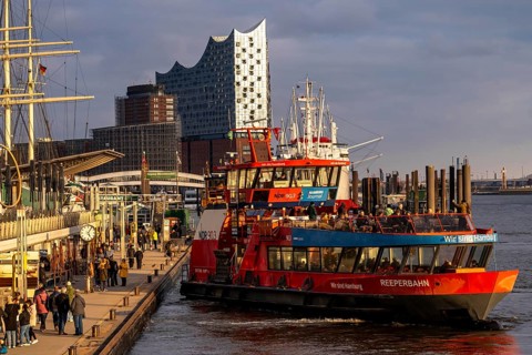 Port of Hamburg, St. Pauli Landungsbrücken, HADAG harbour ferries, Elbe Philharmonic Hall, Hamburg.
