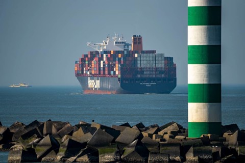 Container freighter VALPARAISO EXPRESS, of the shipping company Hapag-Lloyd, in the harbour exit of