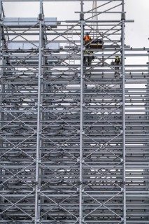 Construction of a high-bay warehouse, storage system for high space utilisation, in steel