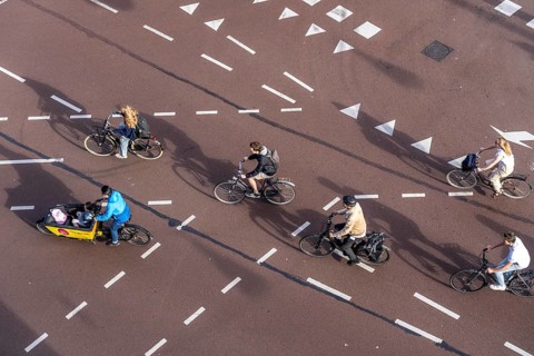 Crossing at Lange Viestraat, markings for cars and bicycles, green phase only for cyclists to be