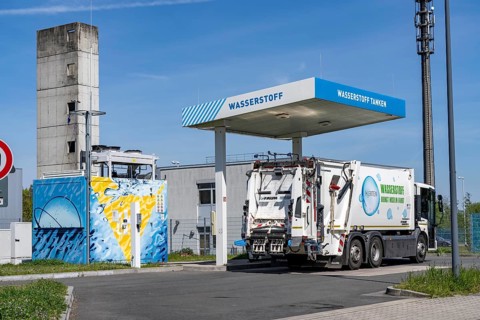 Hydrogen filling station, waste disposal vehicles, rubbish trucks, of the municipal waste disposal