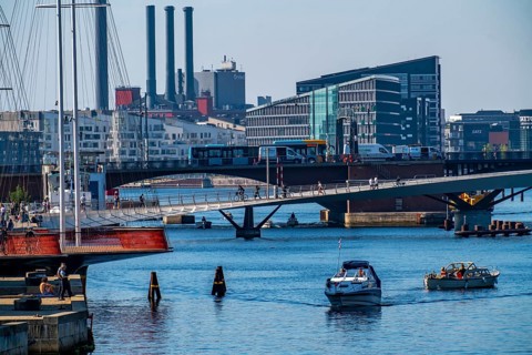 View over the harbour, in front left the Cirkelbroen bridge, the Lille Langebro cycle and footpath