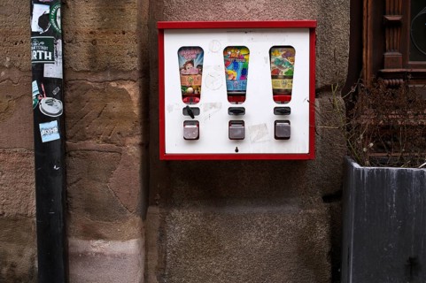 Chewing gum machine, bubble gum, Old Town, Fürth, Franconia, Bavaria, Germany, Europe
