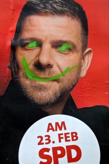 Denigration of a large poster for the 2025 federal election by the SPD with Axel Echeverria,