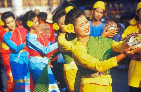 Thai girls performing local dance, King Narai Reign Fair, Lopburi, Thailand, Asia