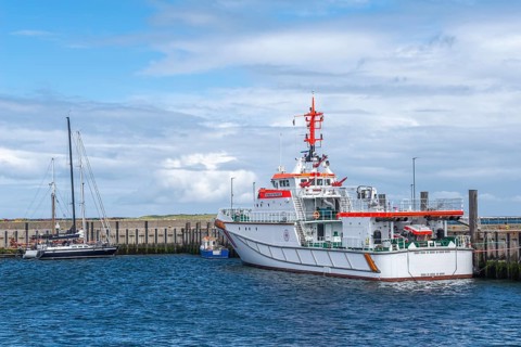 At the quay, rescue cruiser Hermann Marwede, DGzRS sea rescue service, Helgoland station, south