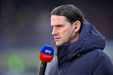 Coach Gerardo Seoane Borussia Mönchengladbach BMG Portrait in interview Microphone Microphone Logo