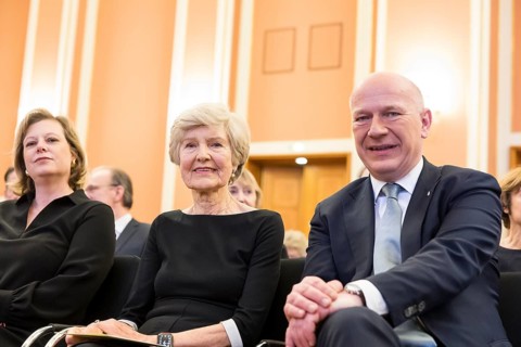 Friede Springer and Kai Wegner (Governing Mayor of Berlin) in front of the awarding of honorary