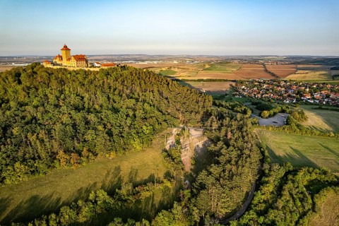 Veste Wachsenburg and the district of Holzhausen seen from the air, Amt Wachsenburg, Thuringia,