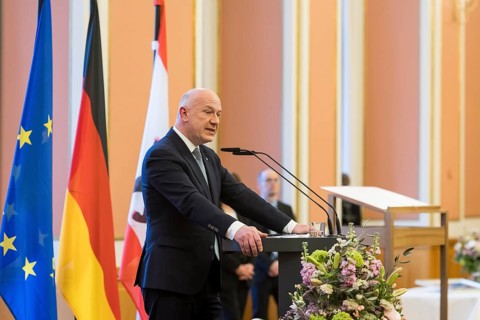 Kai Wegner (Governing Mayor of Berlin) delivers the laudatory speech in front of Friede Springer is