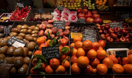 Display, kiwi, clementines, oranges, dates, strawberries, fruit, fruit handler, interior, market