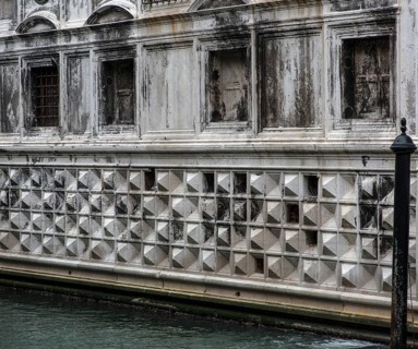 Italy Venice Doge's Palace -364 East wing at Rio di Palazzo Plinth zone with diamond ashlar convex