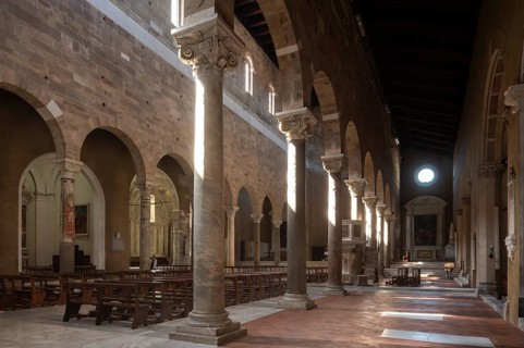 Lucca, San Frediano, view from the north aisle to the south-west towards the choir