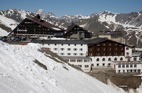 Italy S-Tyrol Stilfser Joch 2757m Hotel buildings