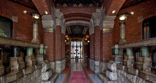 Via Vivaio corner Via Puccini 1911-1913 Vestibule with staircase and passageway to the garden