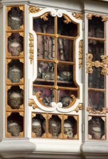 Reliquaries in the choir, skull, St., Saint, Saint