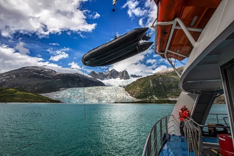 Excursion by Zodiac from the cruise ship Ventus Australis to the Porter Glacier, Cordillera Darwin,
