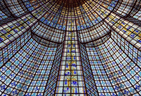 Restaurant on the upper floor, dome