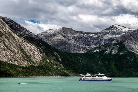 Excursion by Zodiac from the cruise ship Ventus Australis to the Pia Glacier, Cordillera Darwin,