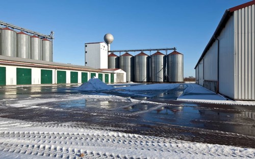 Beesenstedt Saalekreis large farm in winter 79554a built at the end of the 20th century in the
