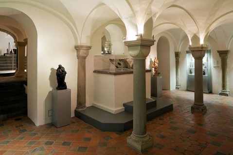 Crypt under the west gallery, St., Sankt, Saint