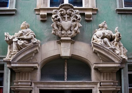 Halle/Saale, Ulrichstraße 7 Portal crowning from 1707