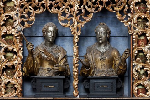 Golden chamber with reliquaries after restoration with historic colour scheme (blue), north wall,