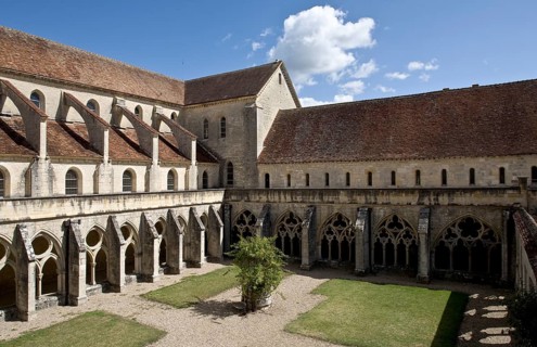 View from the western wing of the cloister to the church, St., Sankt, Saint