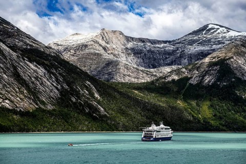 Excursion by Zodiac from the cruise ship Ventus Australis to the Pia Glacier, Cordillera Darwin,