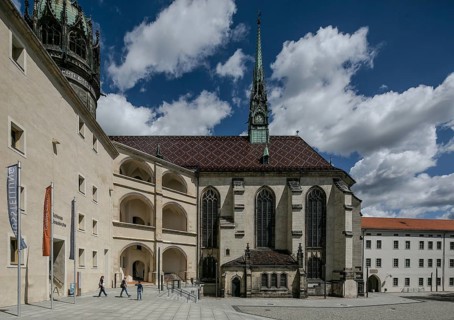 Luther city Wittenberg Castle west wing and castle church 6238 Courtyard view from south right