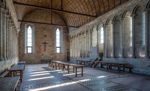 Mont-Saint-Michel, monastery hill, 13th century refectory, interior facing south-east, lector's