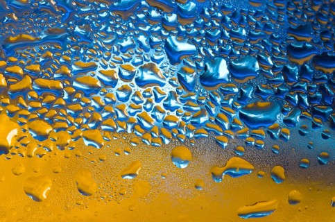 Pattern of water droplets condensate water on glass bottle surface 18/12/2008