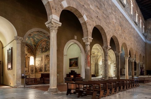 Lucca, San Frediano, view from the nave to the south-west towards the choir