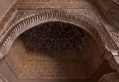 Nasrid palace, domed stuccoed niche with epigraphic wall strips