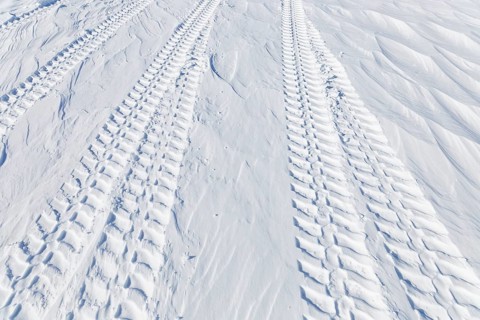 Winter, tire prints in the snow, Saint Lawrence River, Province of Quebec, Canada, North America