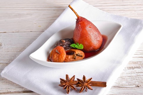 Pear helene in red wine with spices
