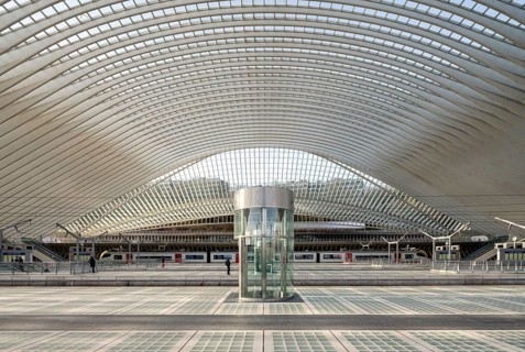 Liège, Liège-Guillemins railway station, design 2009 Santiago Calatrava, station concourse