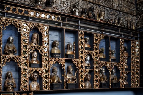 Golden chamber with reliquaries after restoration with historic colour scheme (blue), north wall,