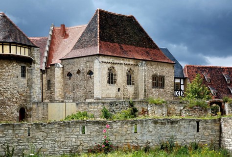 Double chapel, centre column, Saint, Saint