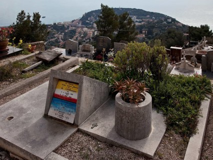 Gravesite of Le Corbusier and his woman Yvonne, own design, Mediterranean Sea in the background