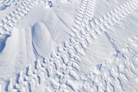 Winter, tire prints in the snow, Saint Lawrence River, Province of Quebec, Canada, North America