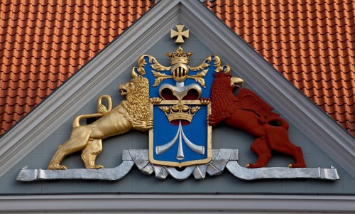 Former Swedish commandant's office, city coat of arms accompanied by griffin and lion