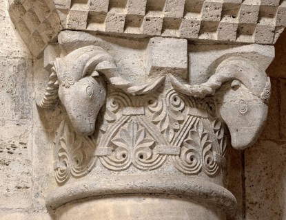 Sant' Antimo, Abbazia, Benedictine abbey, choir, capital with depiction of a ram