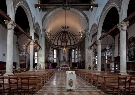 Italy Venice Island of Murano -176 Church of San Pietro Mártire built 1474-1511 Interior to the